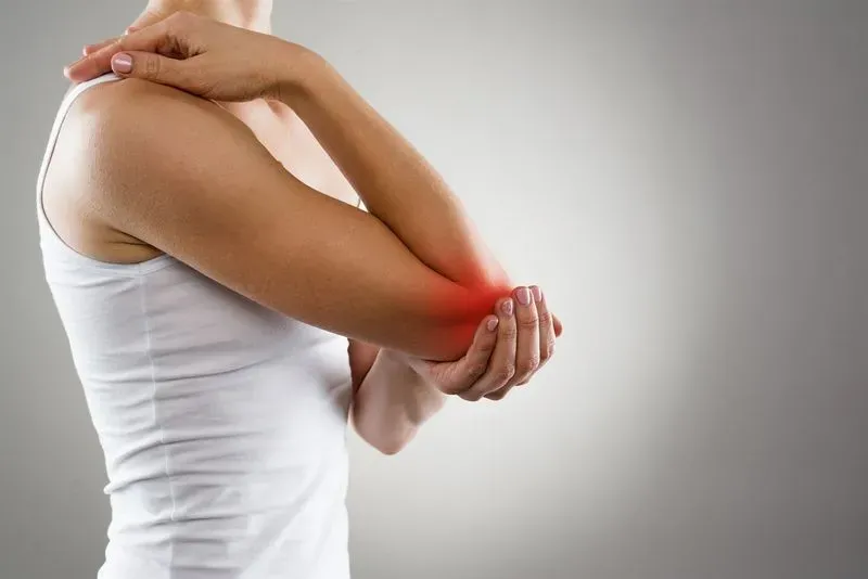 Причины болей в суставах рук