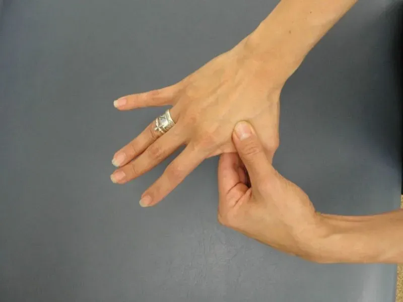Что делать если воспалился сустав на пальце руки