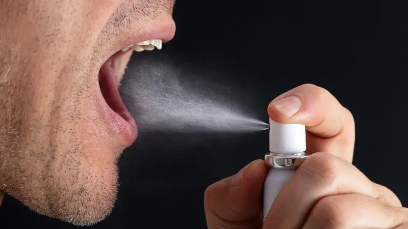 Чем полоскать рот при неприятном запахе изо рта