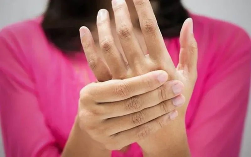 Что делать если пальцы на руке онемели